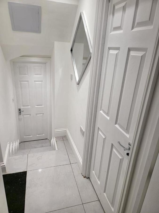 Fancy Basement Flat A Leilighet London Eksteriør bilde