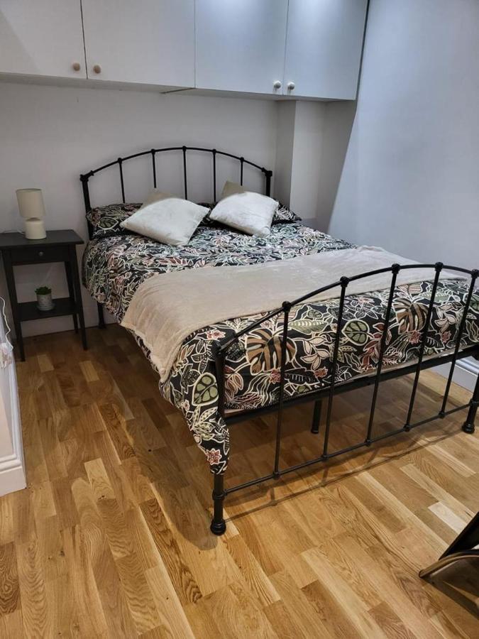Fancy Basement Flat A Leilighet London Eksteriør bilde